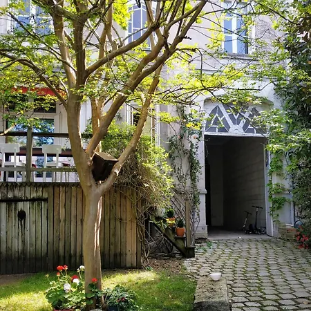 Bed & Breakfast La Maison Jules Tours