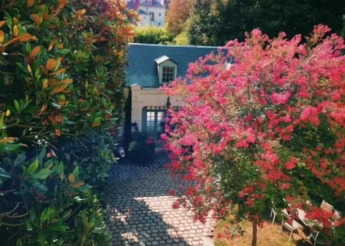 Bed & Breakfast La Maison Jules 4*