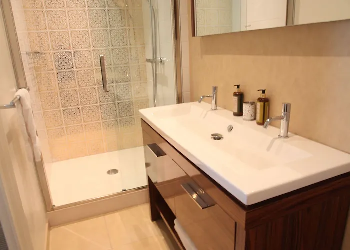 La Maison Jules Тур